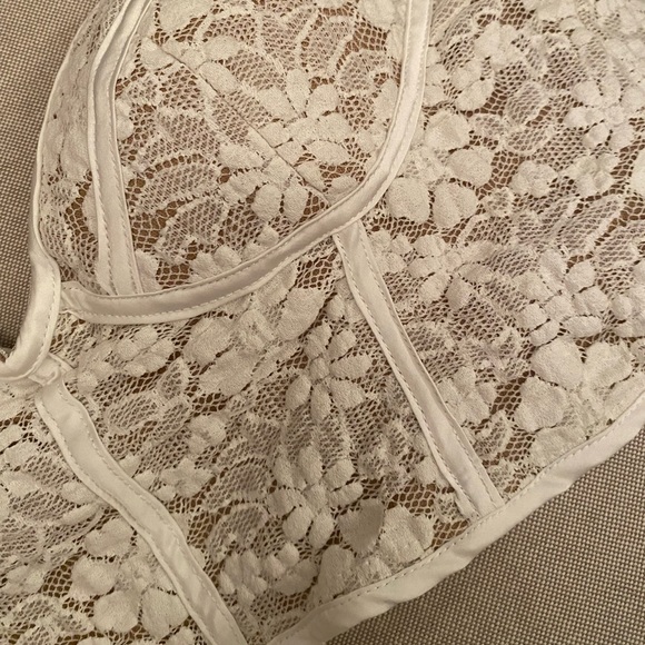 White Shein strapless lace crop top // XS // US 2 - Picture 2 of 2